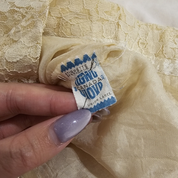 🤍 Vintage Lace Dress — Union Made in Canada - Picture 8 of 11